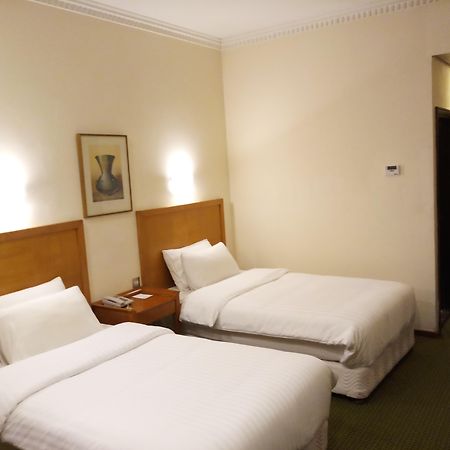 Oriental Palace Hotel Al-Manamah Bagian luar foto