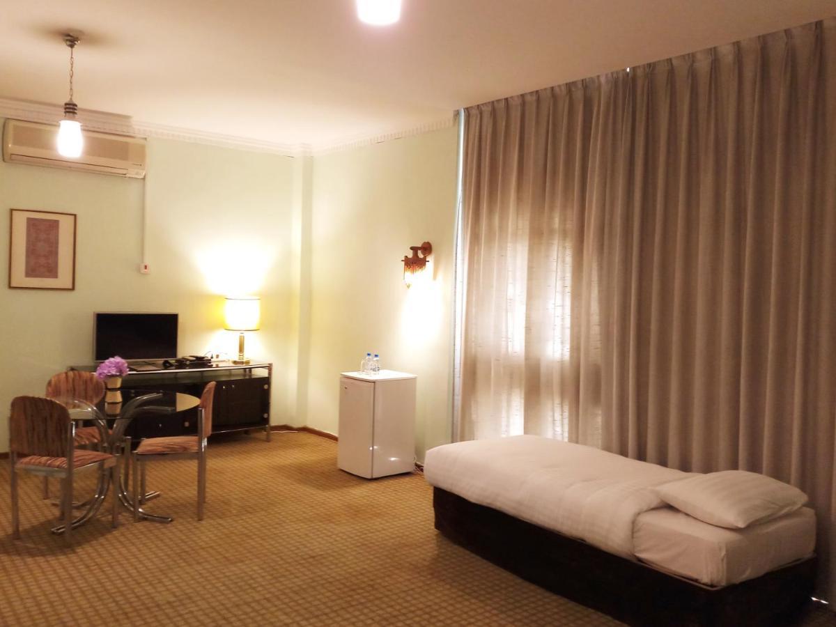 Oriental Palace Hotel Al-Manamah Bagian luar foto