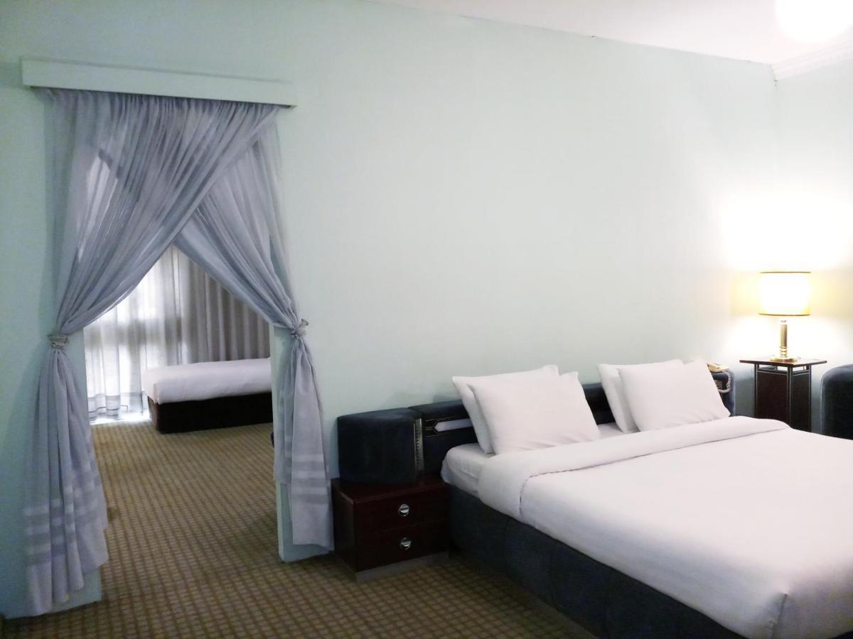 Oriental Palace Hotel Al-Manamah Bagian luar foto